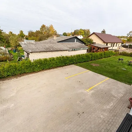 Family Garden With Free Private Parking & Playground Apartman *