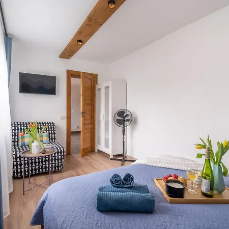 Apartman Family Garden With Free Private Parking & Playground *